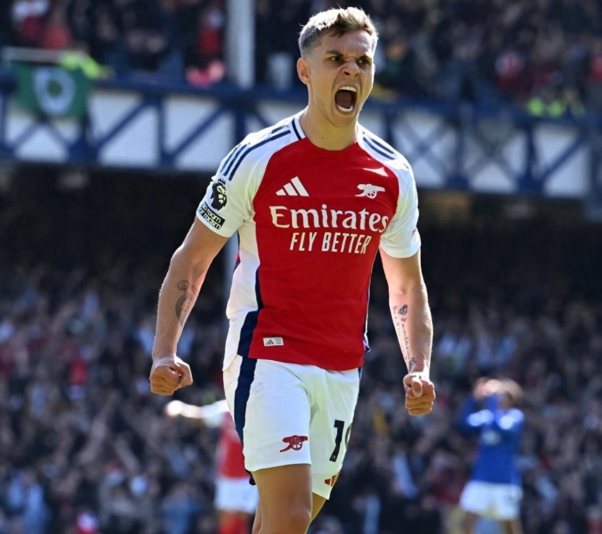 法媒：梅斯后卫夸奥不满未首发，坐在皮球上拒绝赛前热身（法媒：落选首发心生不满，梅斯后卫夸奥赛前坐球拒绝热身）