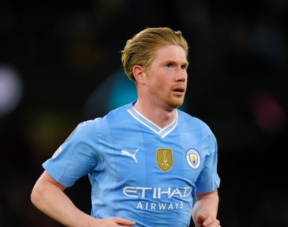 英超焦点战：利物浦主场迎战热刺,（英超重磅对决：利物浦坐镇主场迎战热刺）