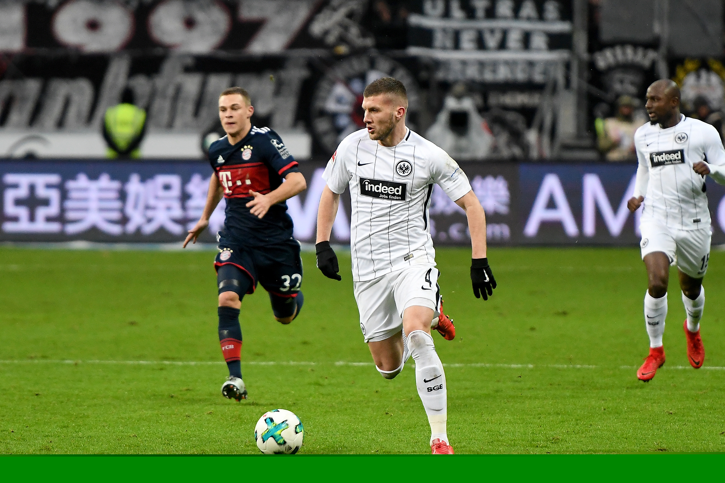 罗伯逊：萨拉赫是队史最佳之一，希望能继续与他并肩作战（罗伯逊盛赞萨拉赫为队史顶尖之一，盼继续与其并肩作战）