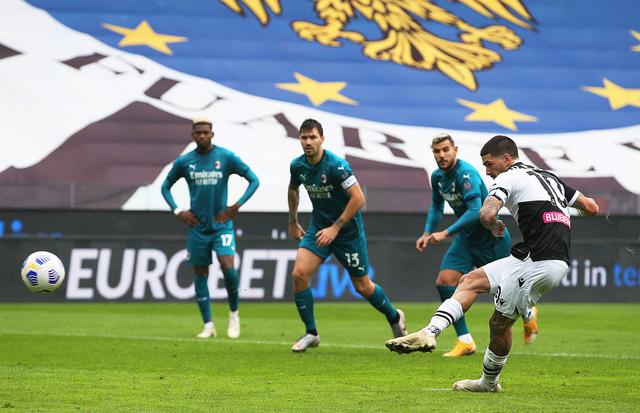 本赛季限制对手在6英尺内最低命中率：戈贝尔46%领跑（本季对手6英尺内命中率最低榜：戈贝尔以46%居首）