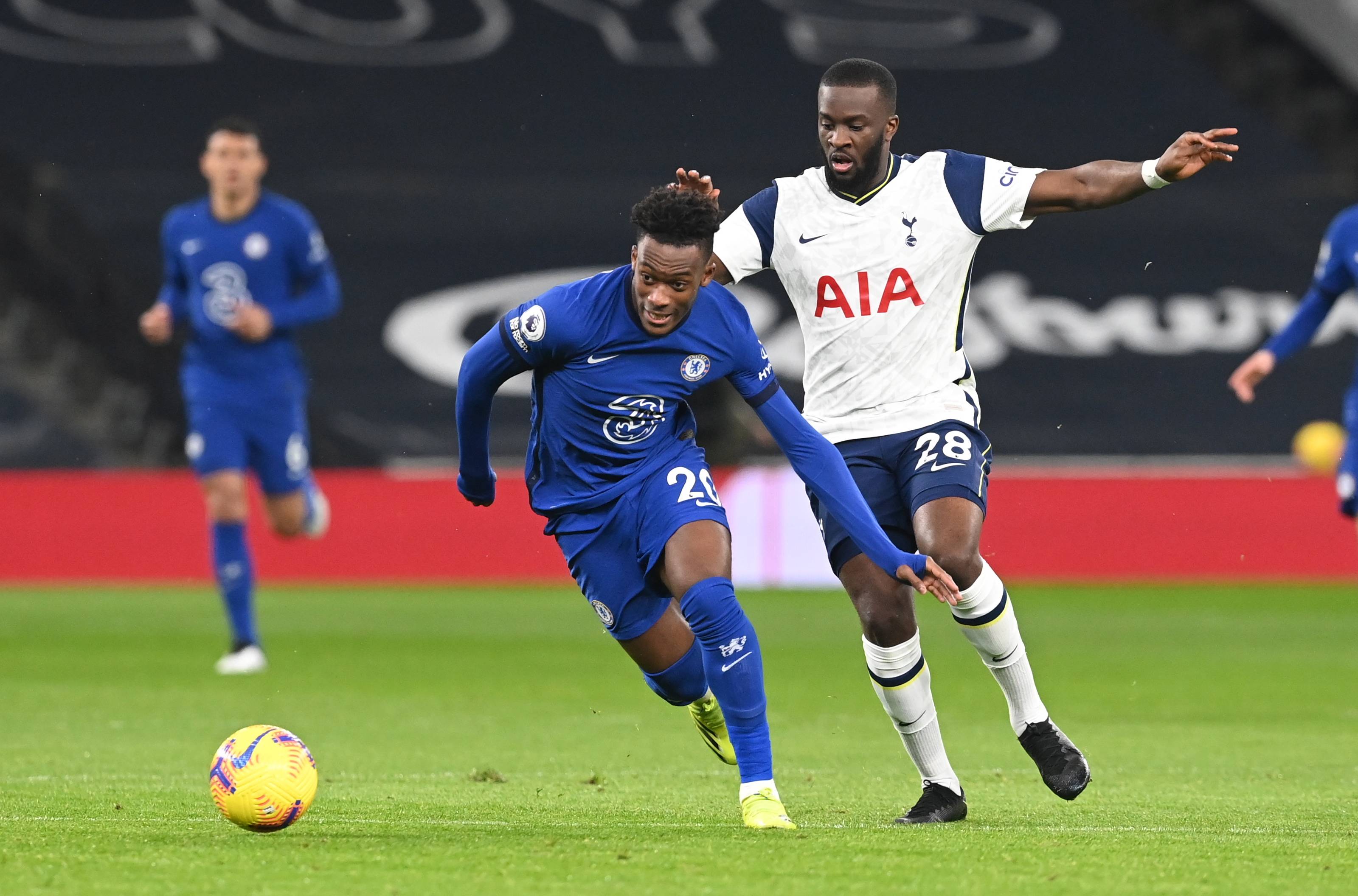 WBC撤销特伦斯·克劳福德世界拳王头衔，因其未支付认证费用，引发争议并导致空缺。（WBC因未缴认证费剥夺特伦斯·克劳福德拳王头衔，争议四起并留空缺）