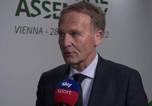 梅西荣膺美职联年度MVP，成北美体坛连续获奖伟大球员（梅西加冕美职联年度MVP，成为北美体坛连夺大奖的传奇球员）