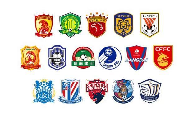 感谢恩师，出自崇明基地的海港球员将奖牌挂在徐根宝脖子上（致敬恩师，海港崇明出身球员将奖牌挂在徐根宝颈间）