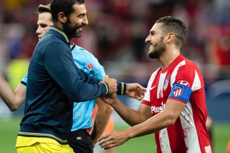 枪手是夺冠热门？萨卡：不能被人们的言论左右，我只专注当下（阿森纳被看好夺冠？萨卡：不受舆论左右，只专注眼前）