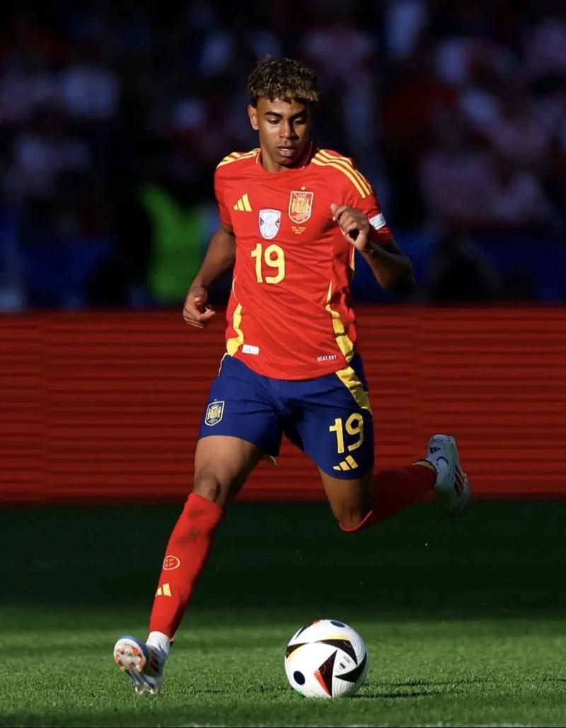 打疯了！布朗首节12中8狂轰19分，得分超全队一半（布朗首节12投8中轰下19分，一人包办球队过半得分）