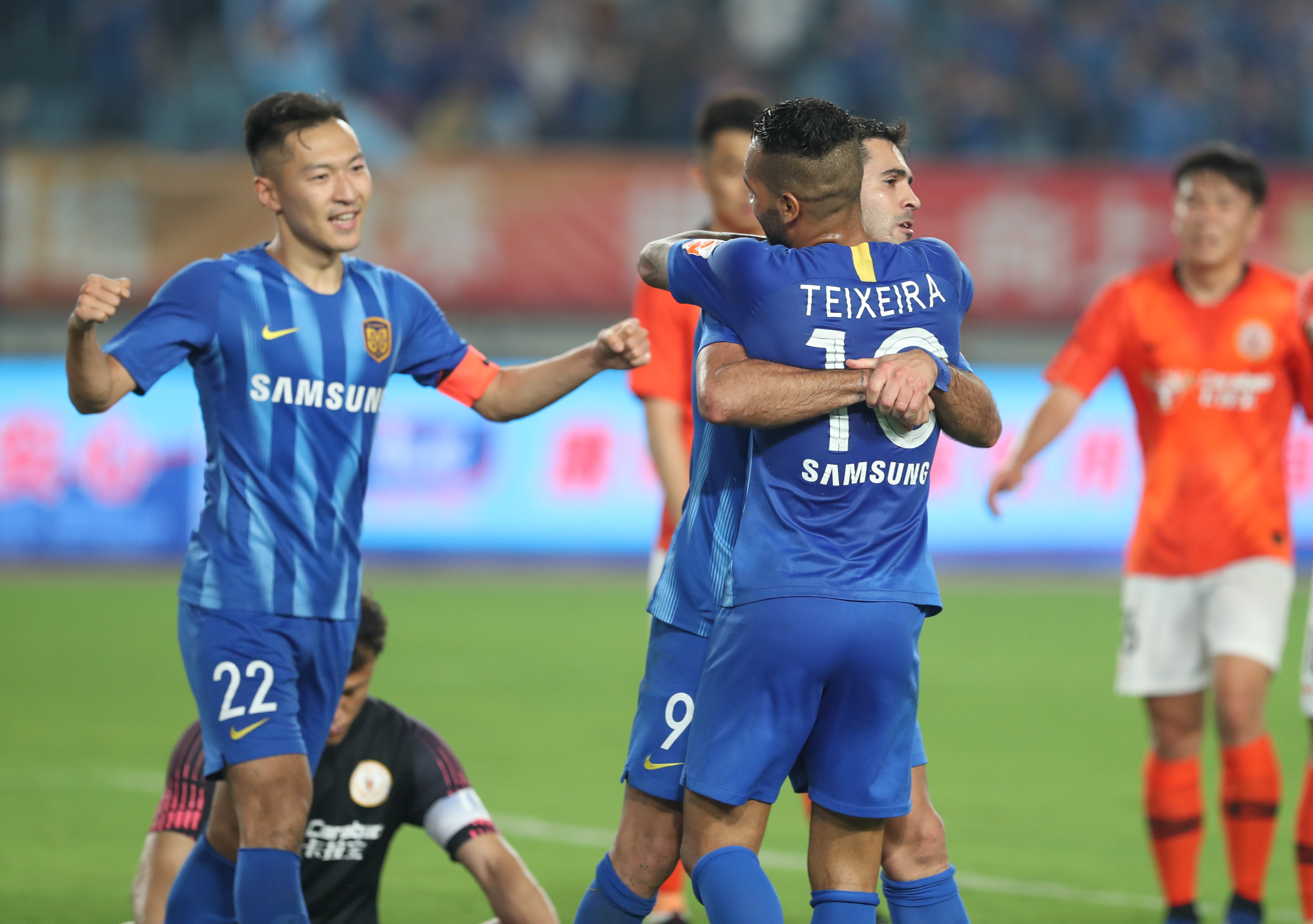 很多人问我如何评价梅西夺冠，评价什么？哪怕你再不...（关于梅西夺冠，我被问过无数次：到底该如何评价？）